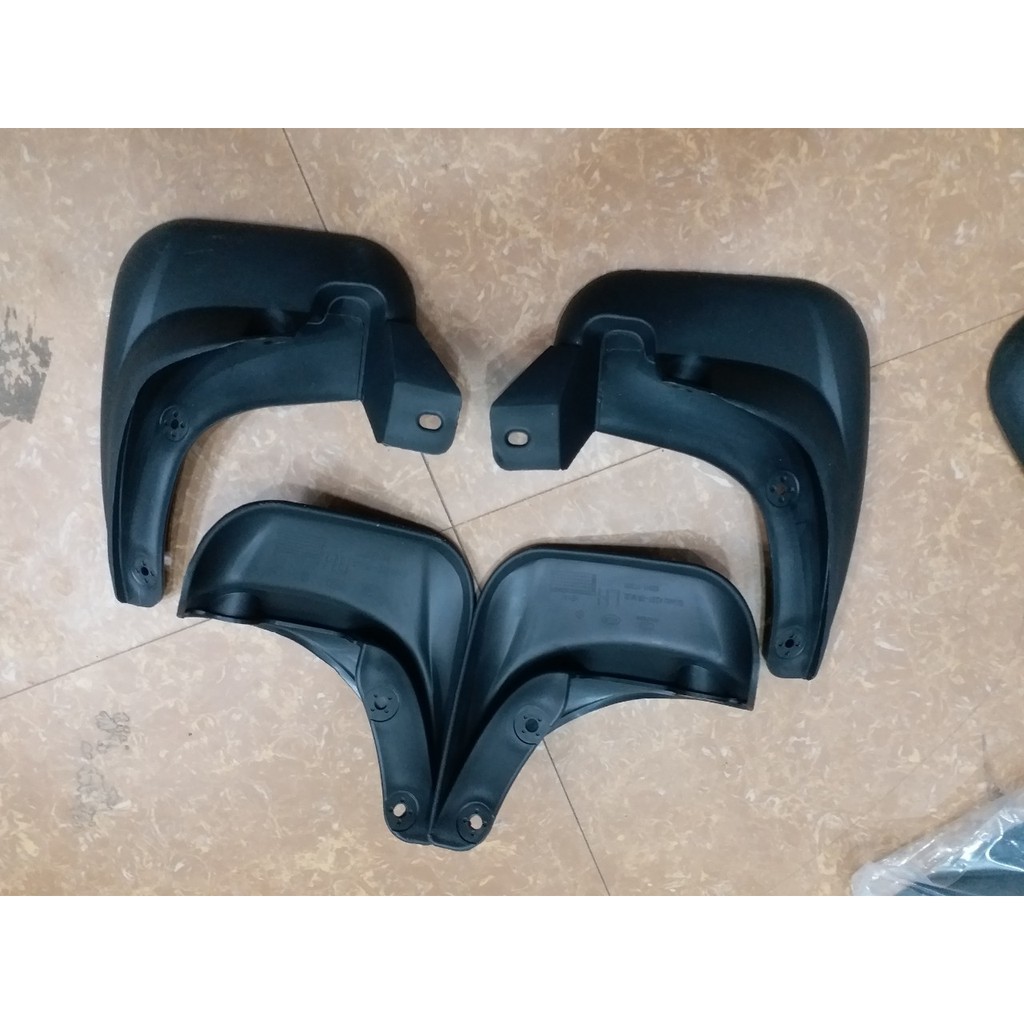 Bộ chắn bùn nhựa đen cao cấp cho xe Hyundai Getz 2007-2012