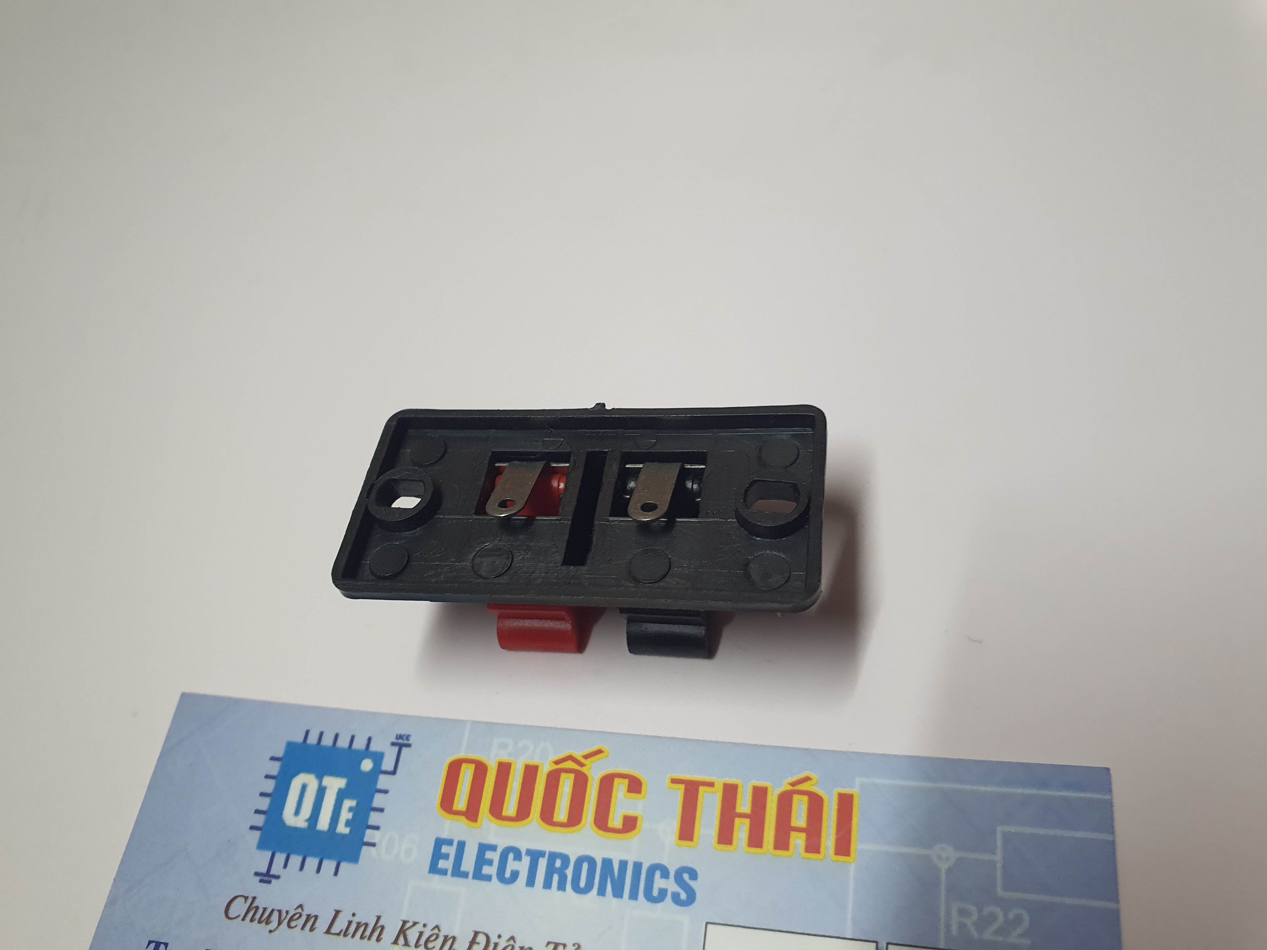 Trạm kẹp loa đơn 2 lỗ cắm