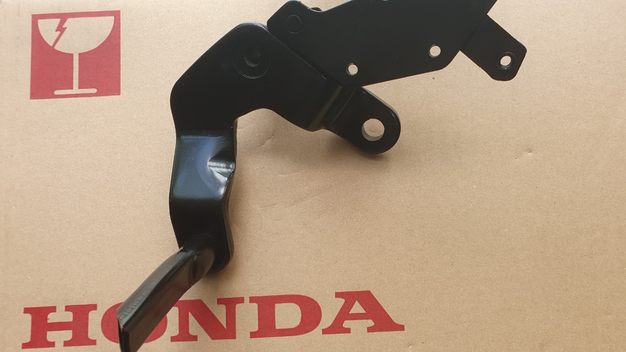 [HCM]BÁT SẮT GÁC CHÂN PHẢI HONDA WINNER V1