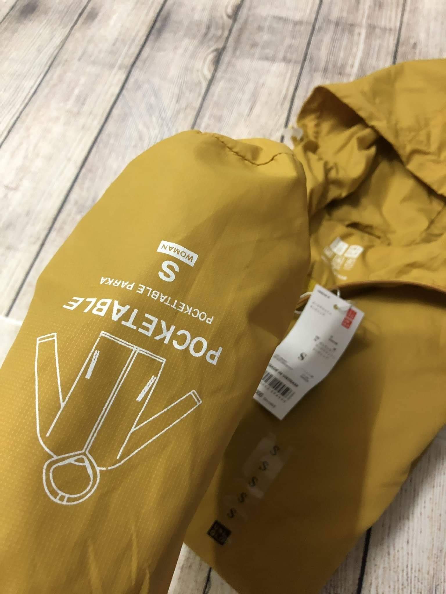 Áo Khoác Gió Uniqlo Màu Vàng
