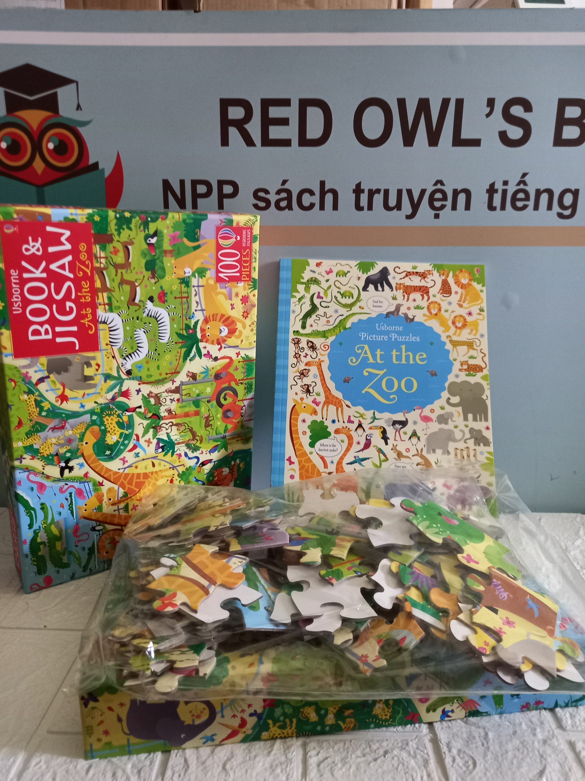 Usborne Book and Jigsaw At the Zoo
