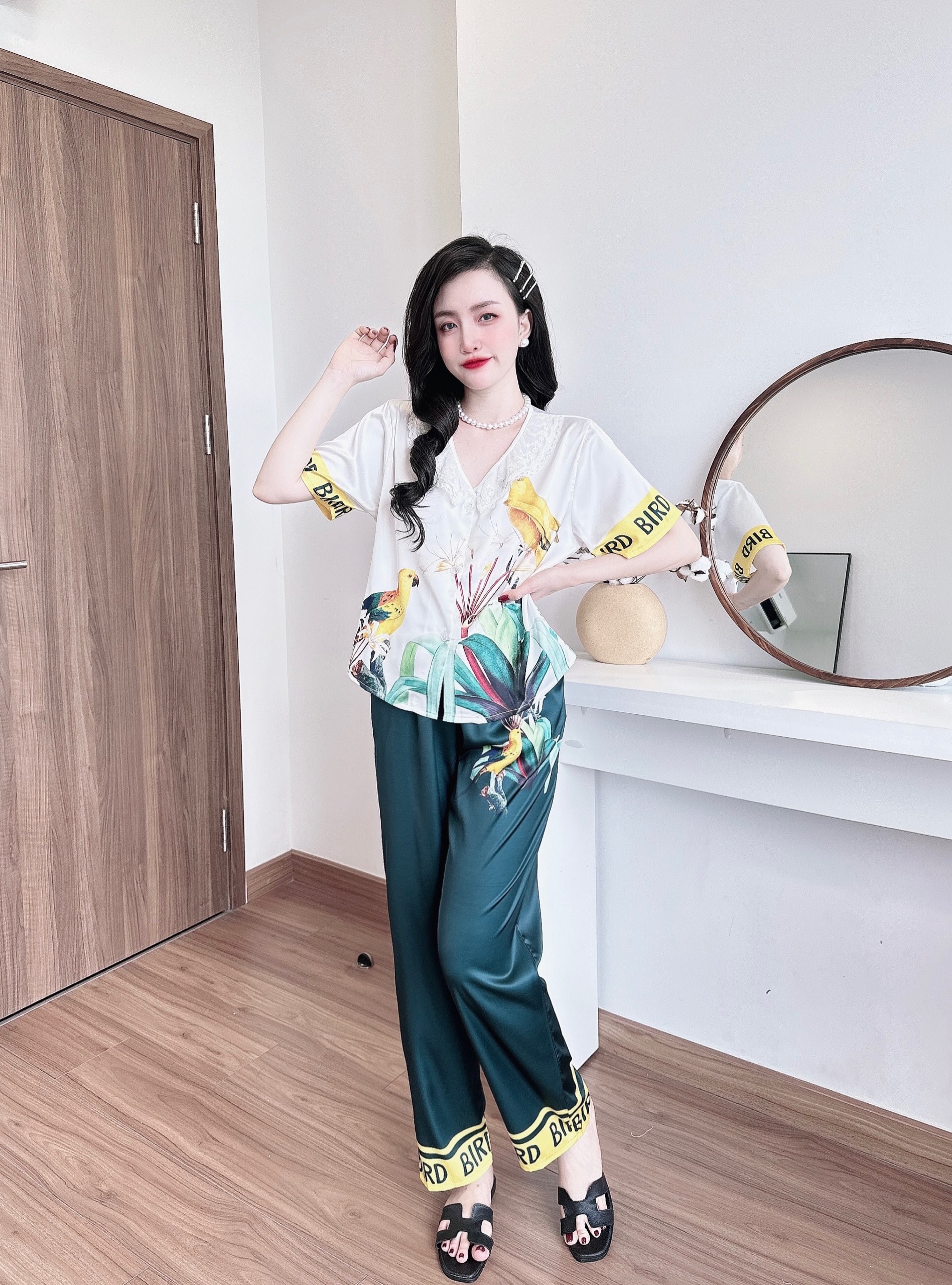 BỘ LỤA TAY NGẮN QUẦN DÀI CỔ PHỐI REN ĐẸP