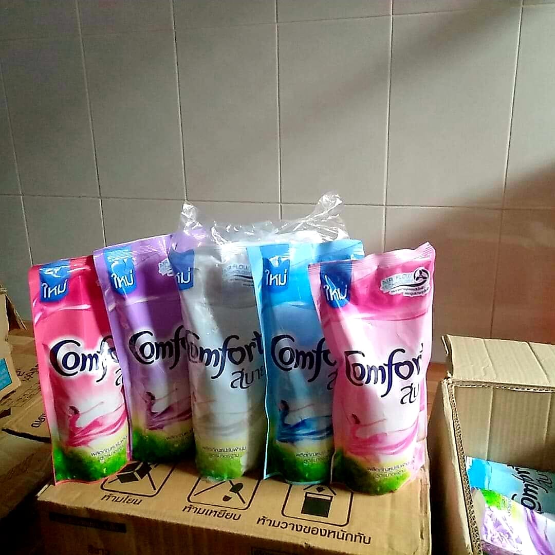 Nước xã comfor thái bịch 580ml (giao ngẫu nhiên)