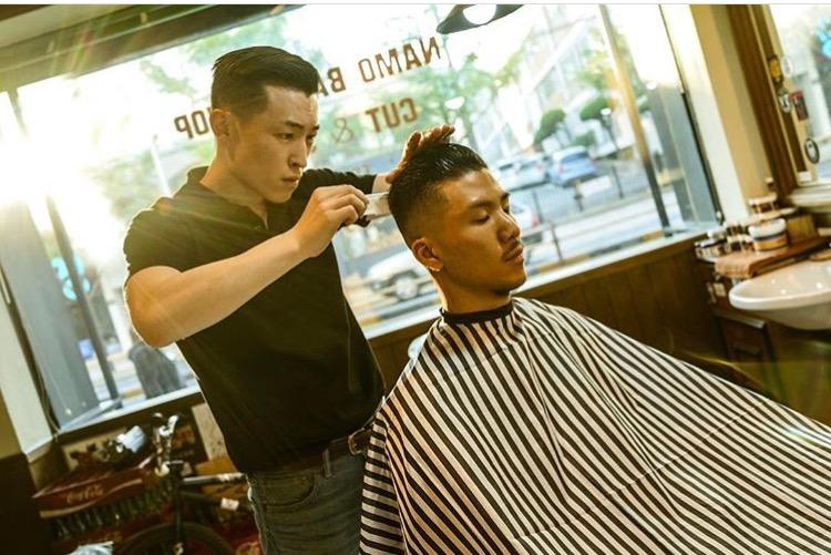 Áo Choàng Cắt Tóc Barber Sọc Đen Trắng
