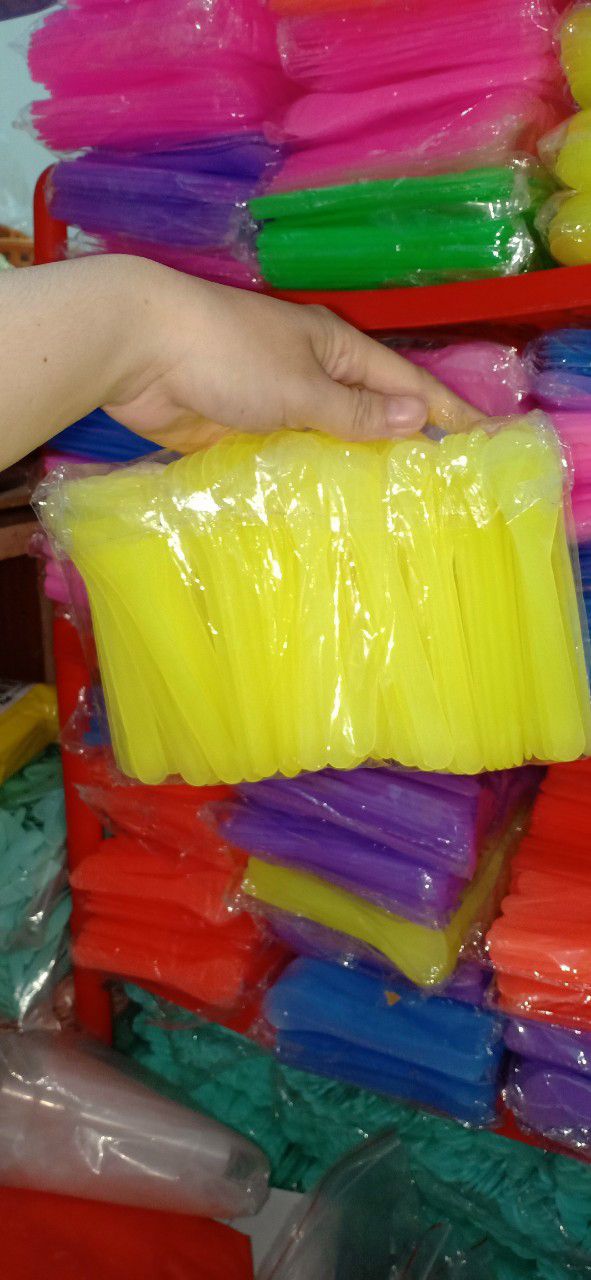 Combo 100 muỗng múc kem [màu vàng]