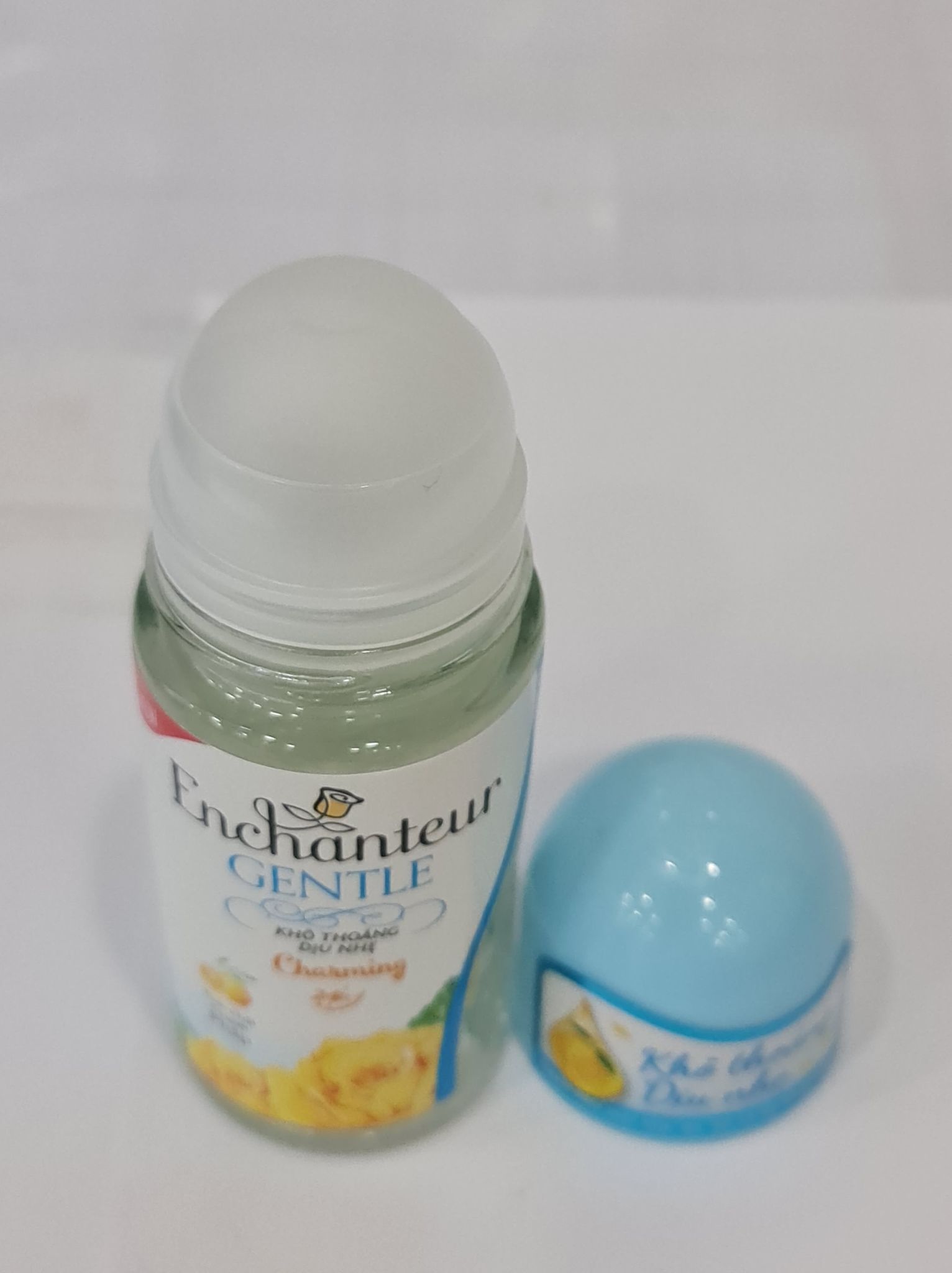 Lăn Khử Mùi Nữ Enchanteur Gentle Charming 50ml