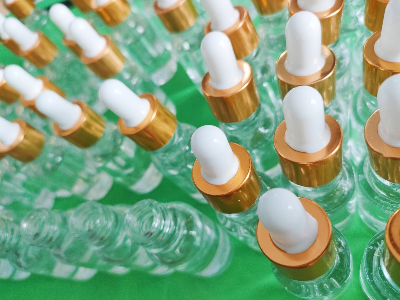 SERUM DƯỠNG TRẮNG, CẤP ẨM VÀ TRẺ HÓA DA 1 lit thảo dược thiên nhiên an toàn