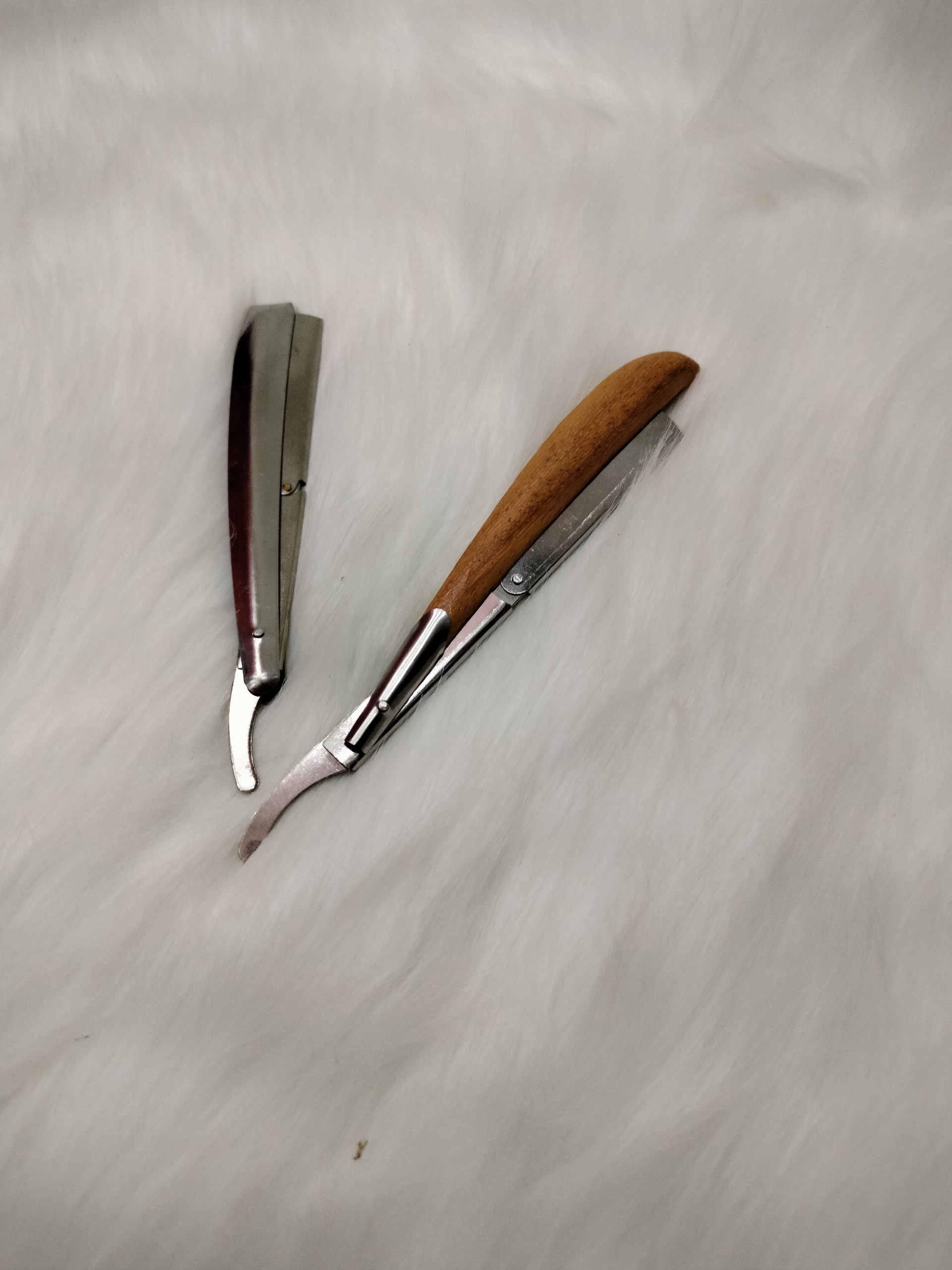Dao cạo cán gỗ hoặc cán inox