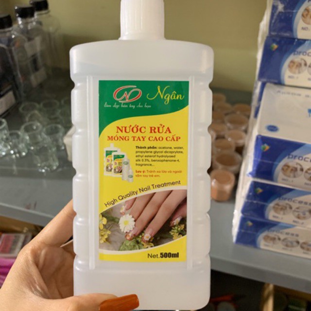 Nước rửa móng tay
