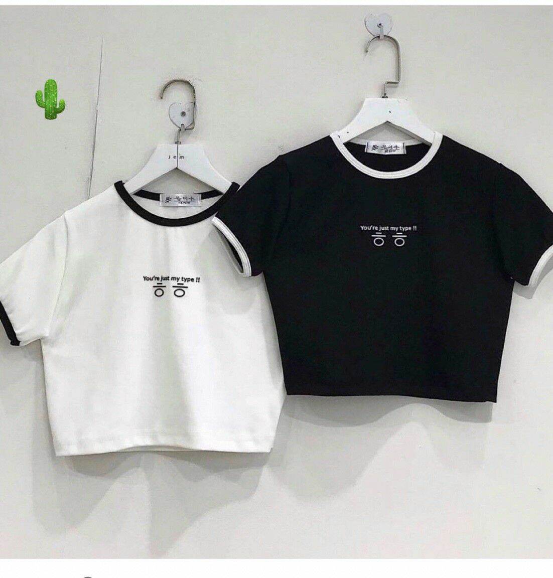 Áo croptop viền thêu chữ hàn