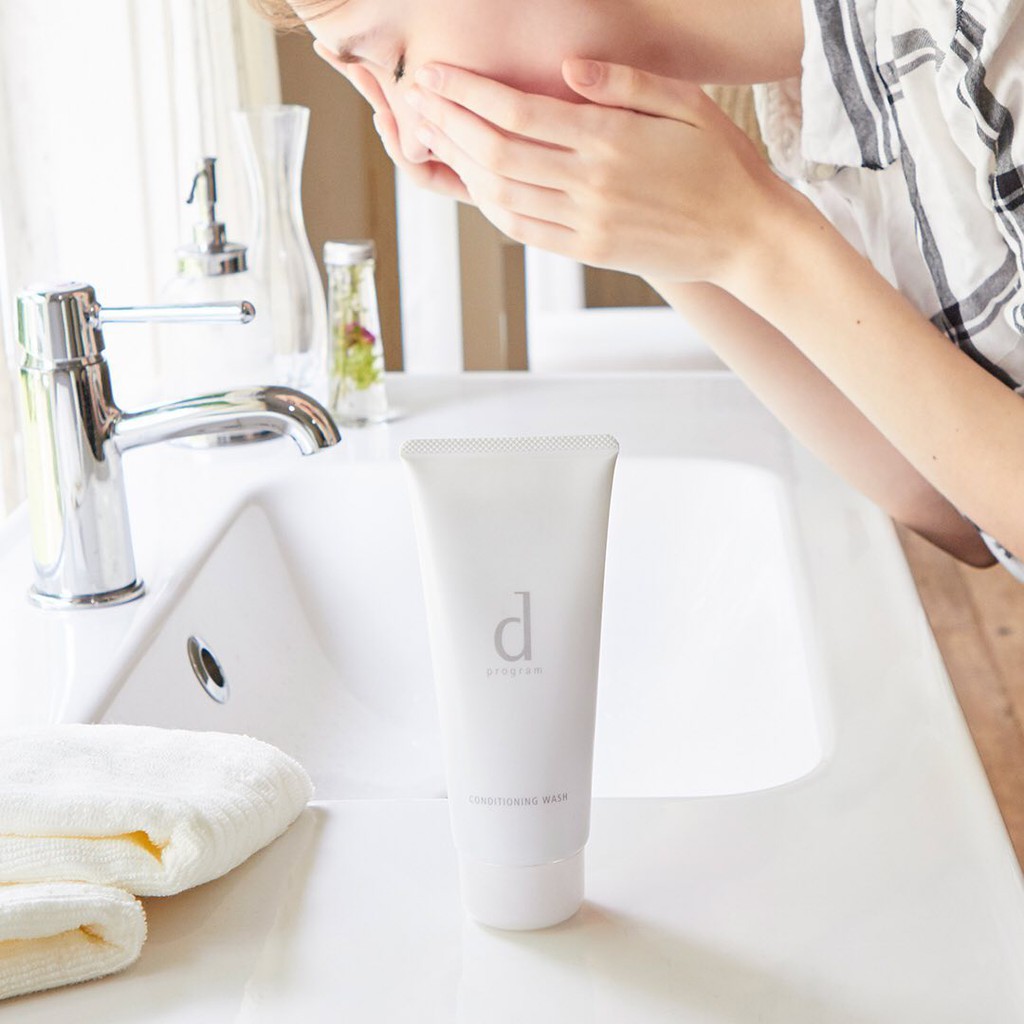 Sữa Rửa Mặt Tạo Bọt D Program Essence In Cleansing Foam Dưỡng Trắng Da 120g