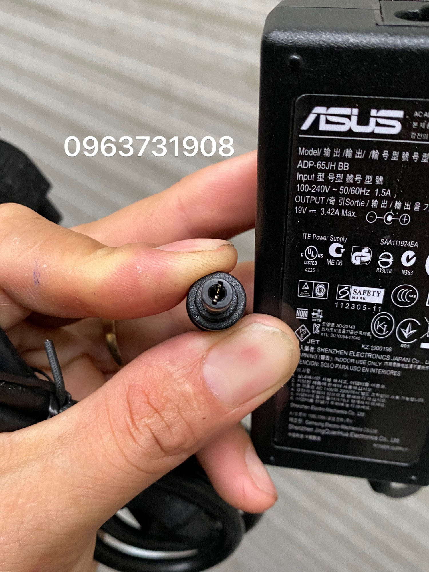 Sạc laptop Asus 19V-3.42A zin bóc máy