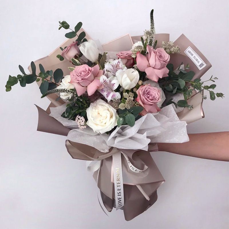 Giấy bó hoa bóng mờ viền đồng