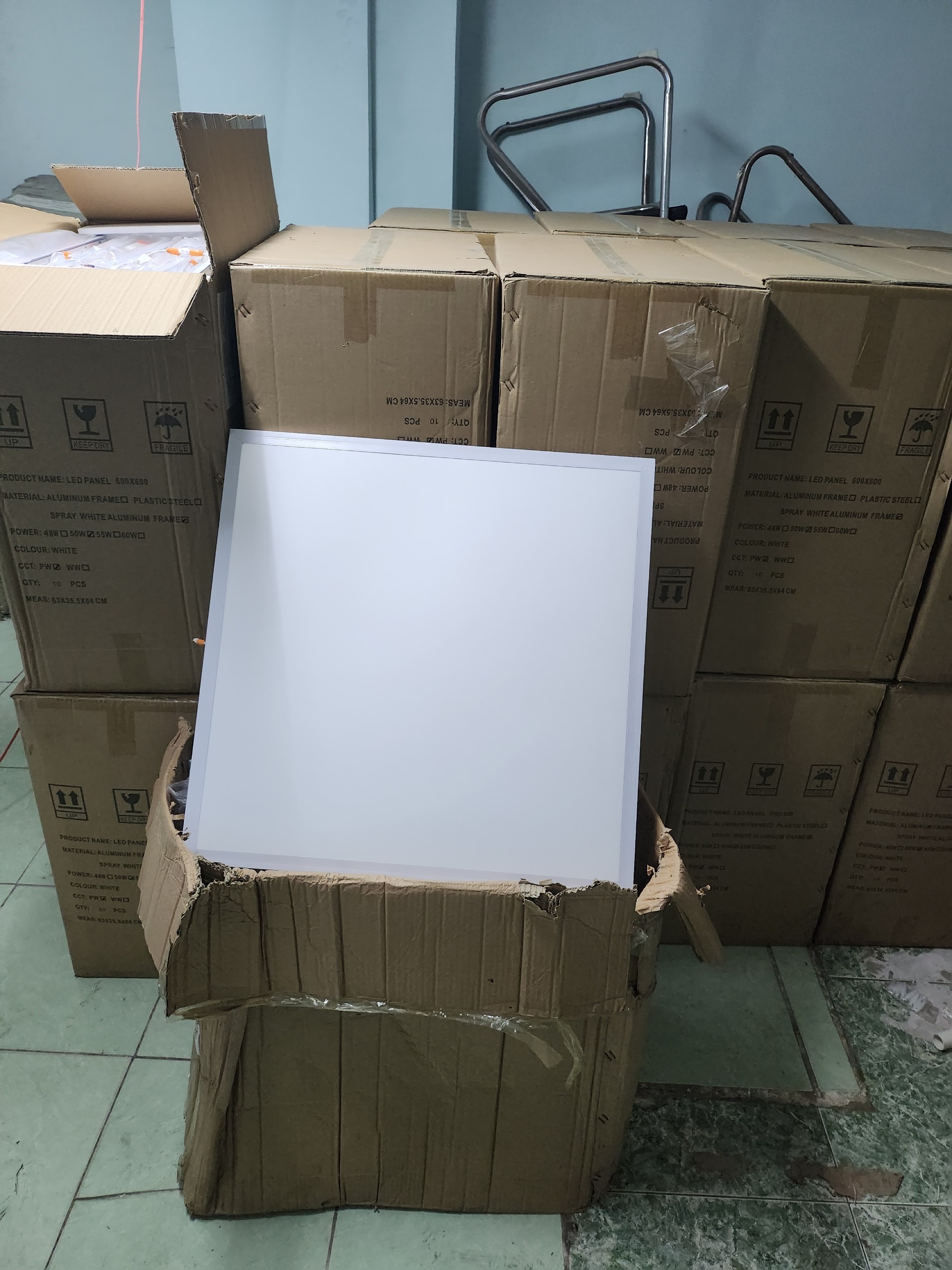 Đèn Led vuông ốp trần siêu mỏng nhẹ ( 48W 600 x 600 )
