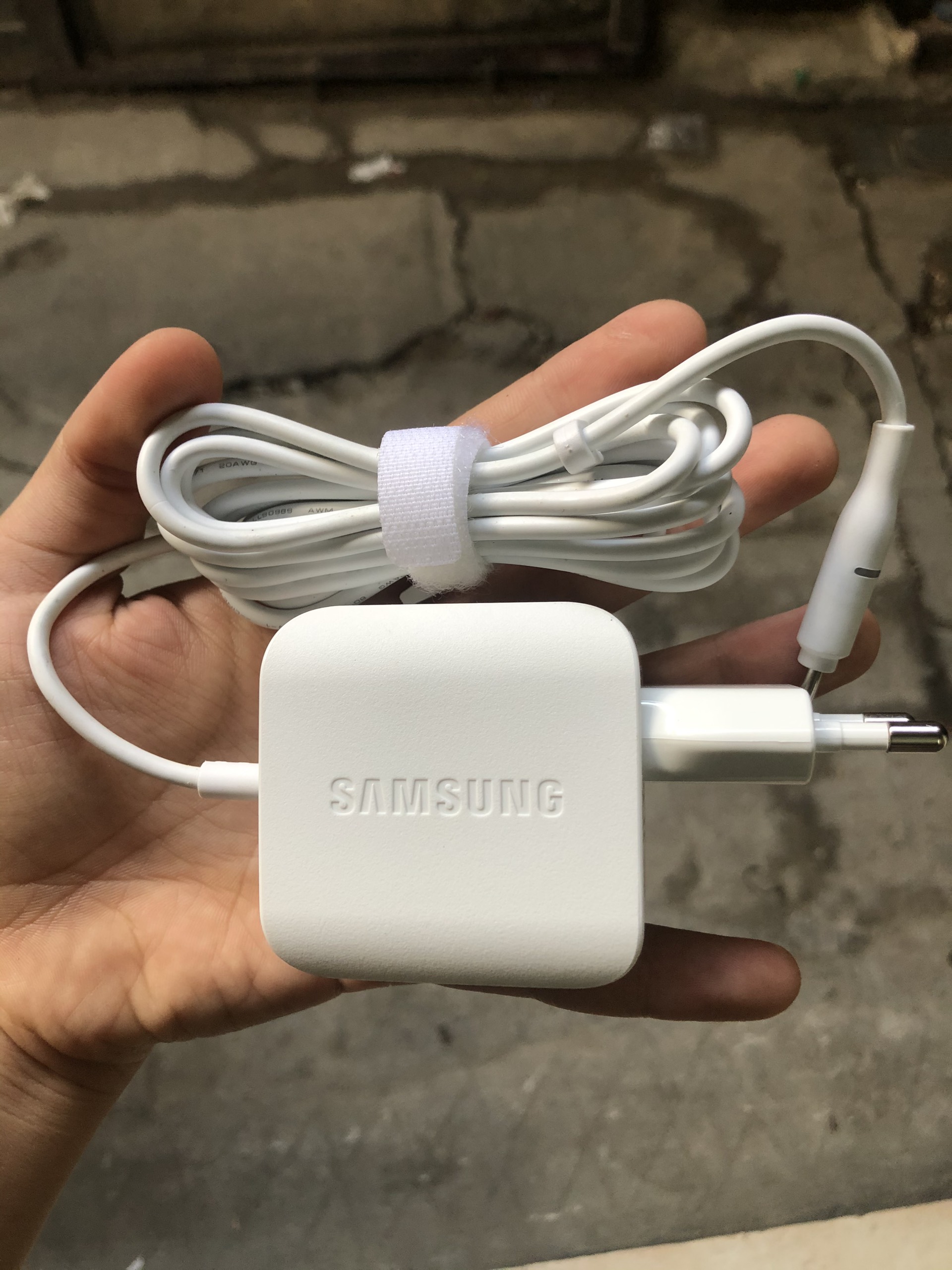 Sạc laptop Samsung 19v 2.37A 45W zin