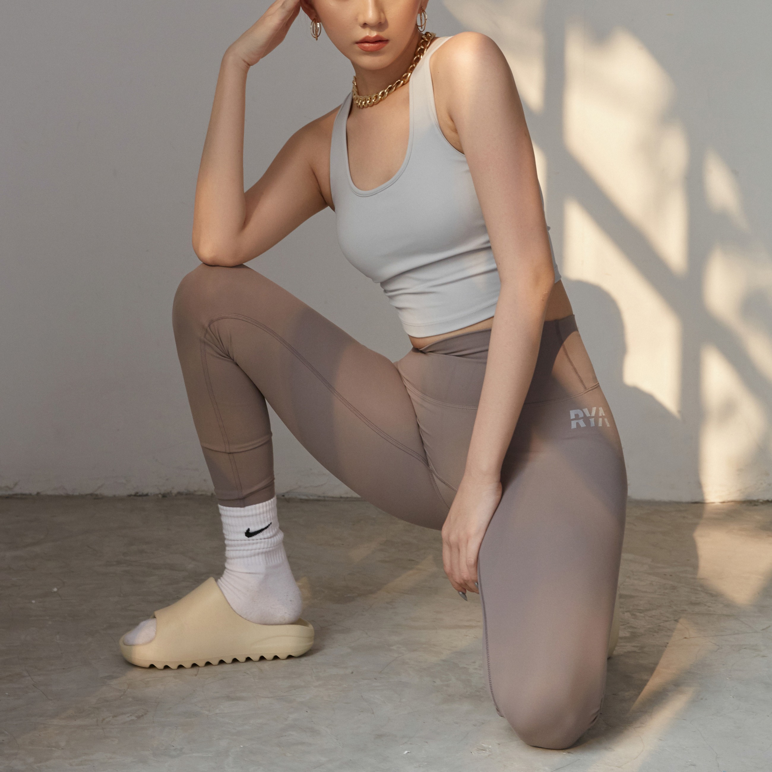 Quần legging thể thao dáng dài RYACTIVE - RYA Legging Brown