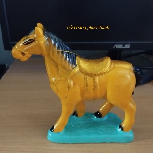 ngựa đất vàng ( đất num )