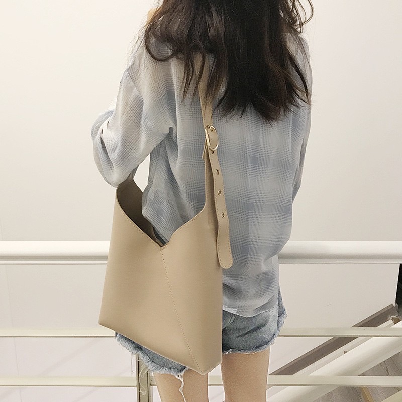 Túi Đeo Chéo Sẻ Chữ V