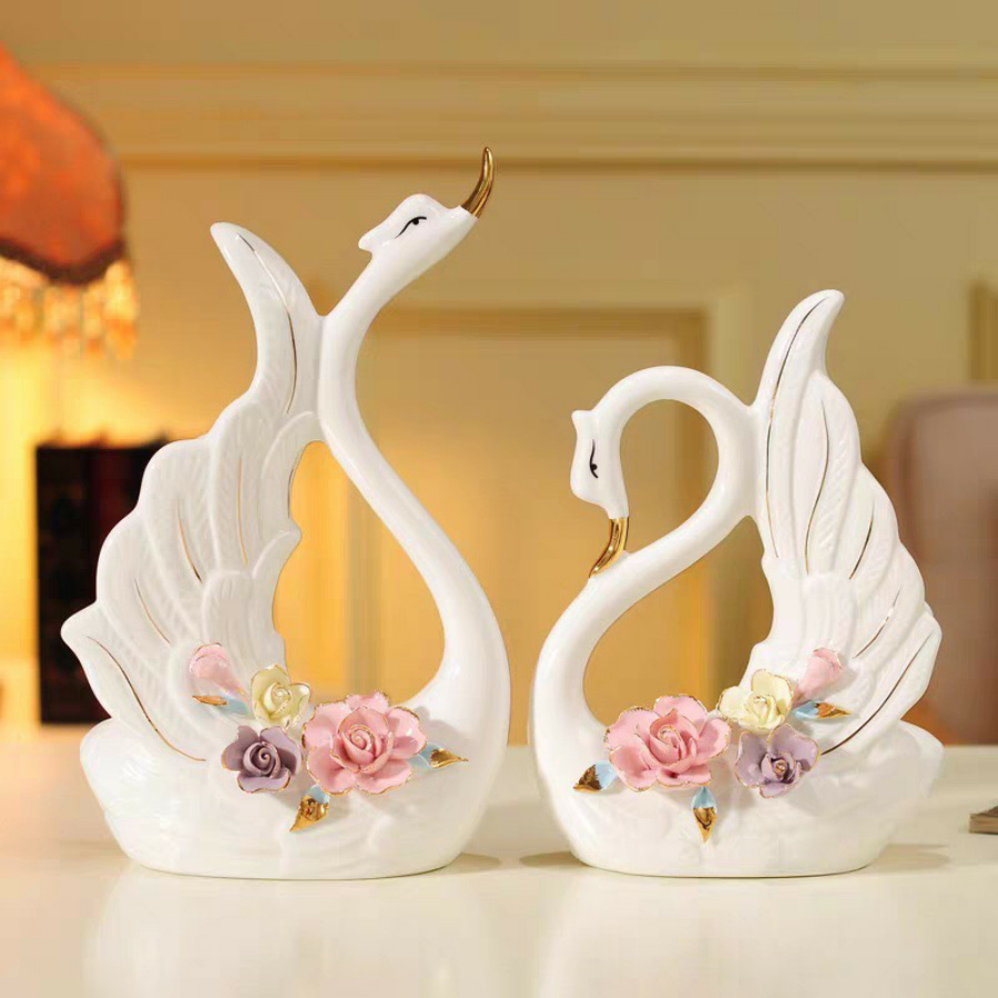 Cặp thiên nga bằng gốm sứ trang trí phong thuỷ tình yêu thuỷ chung