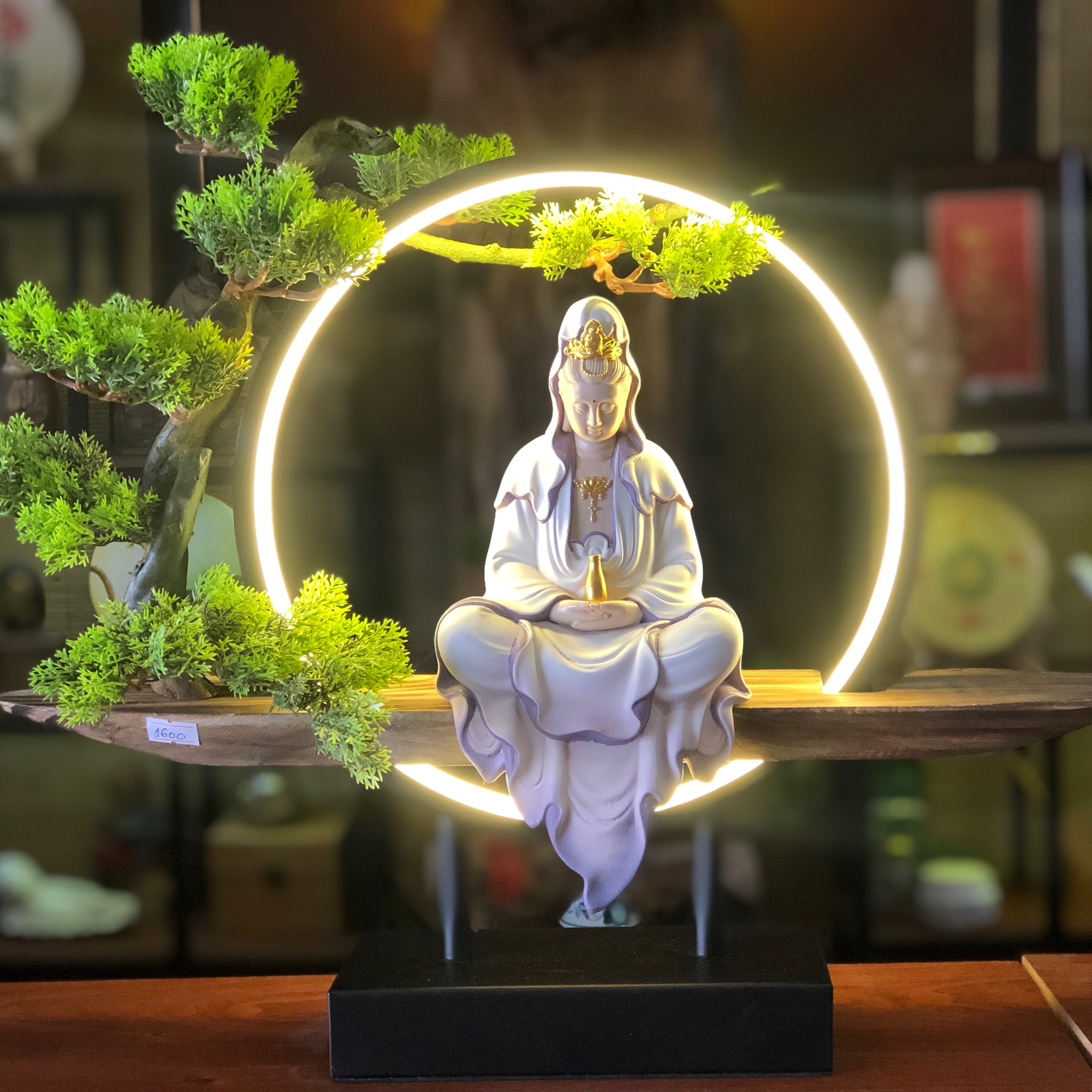 Tiểu cảnh Đức Quán Thế Âm Bồ Tát