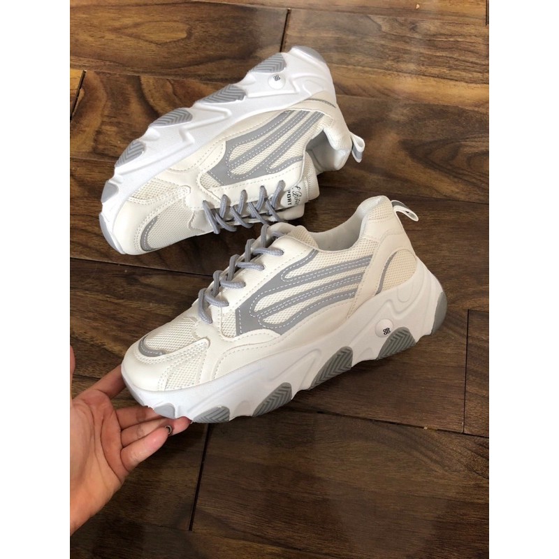 Giày sneaker phản quang dây kẻ mới
