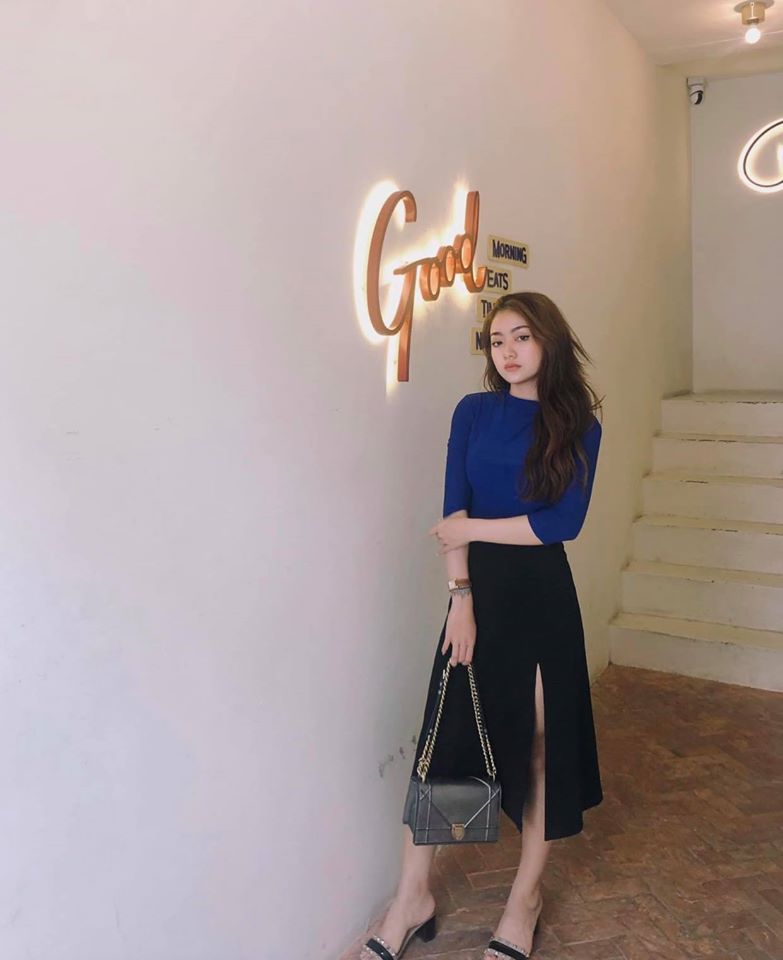 Chân váy midi xẻ tà