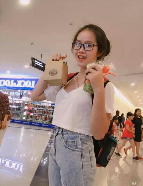 Áo croptop cổ tim