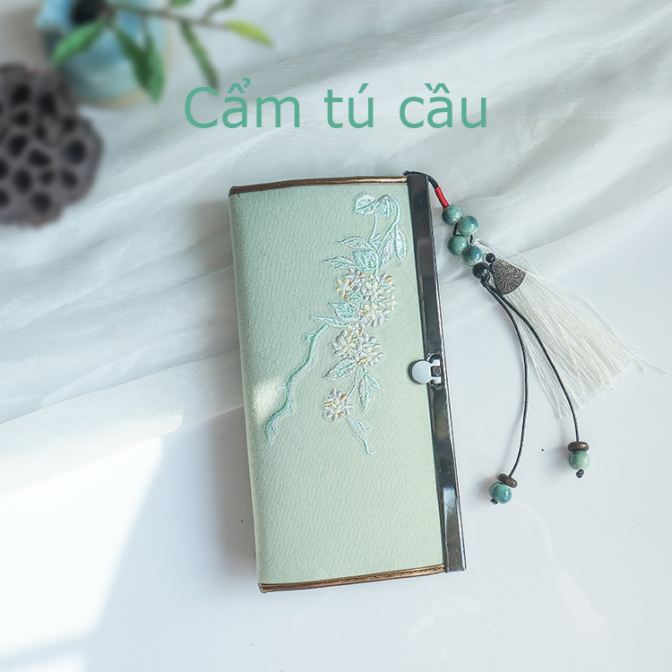 Ví cầm tay thêu hoa phong cách cổ điển