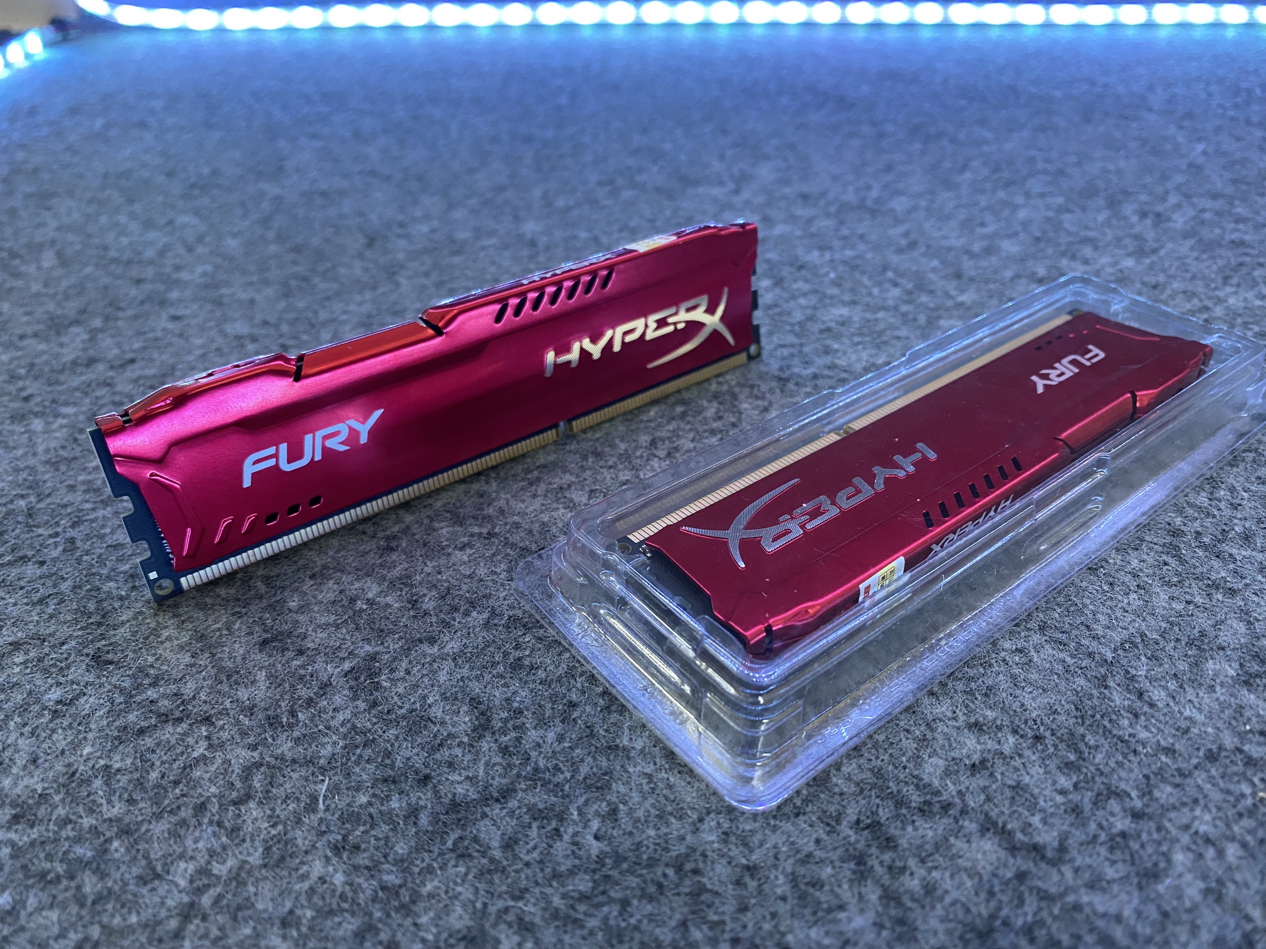 Ram DDR3 8GB Bus 1600 tản Fury Hyperx màu xanh - New bảo hành 36 tháng