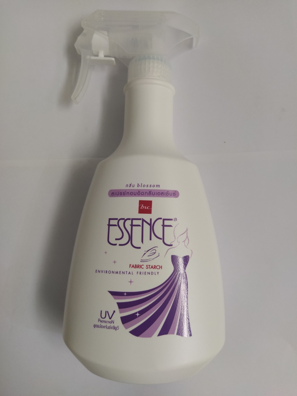 [HCM]Xịt ủi quần áo Essence chai Tím- Hồng 600ml (hàng Nhập Khẩu Chính Hãng)