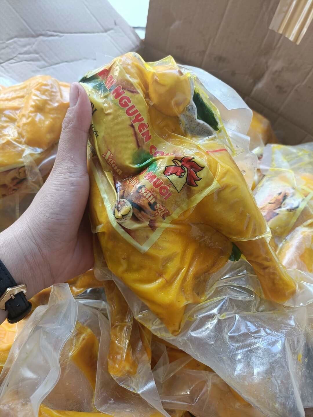 Gà ủ muối nguyên con