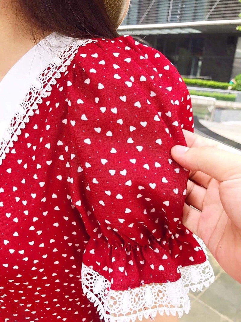 Váy đầm đỏ hoa nhí thời trang Hoa Anh Đào dáng xòe cổ tim phối ren tay ngắn bồng phù hợp đi chơi dự tiệc size từ 40 - 52kg