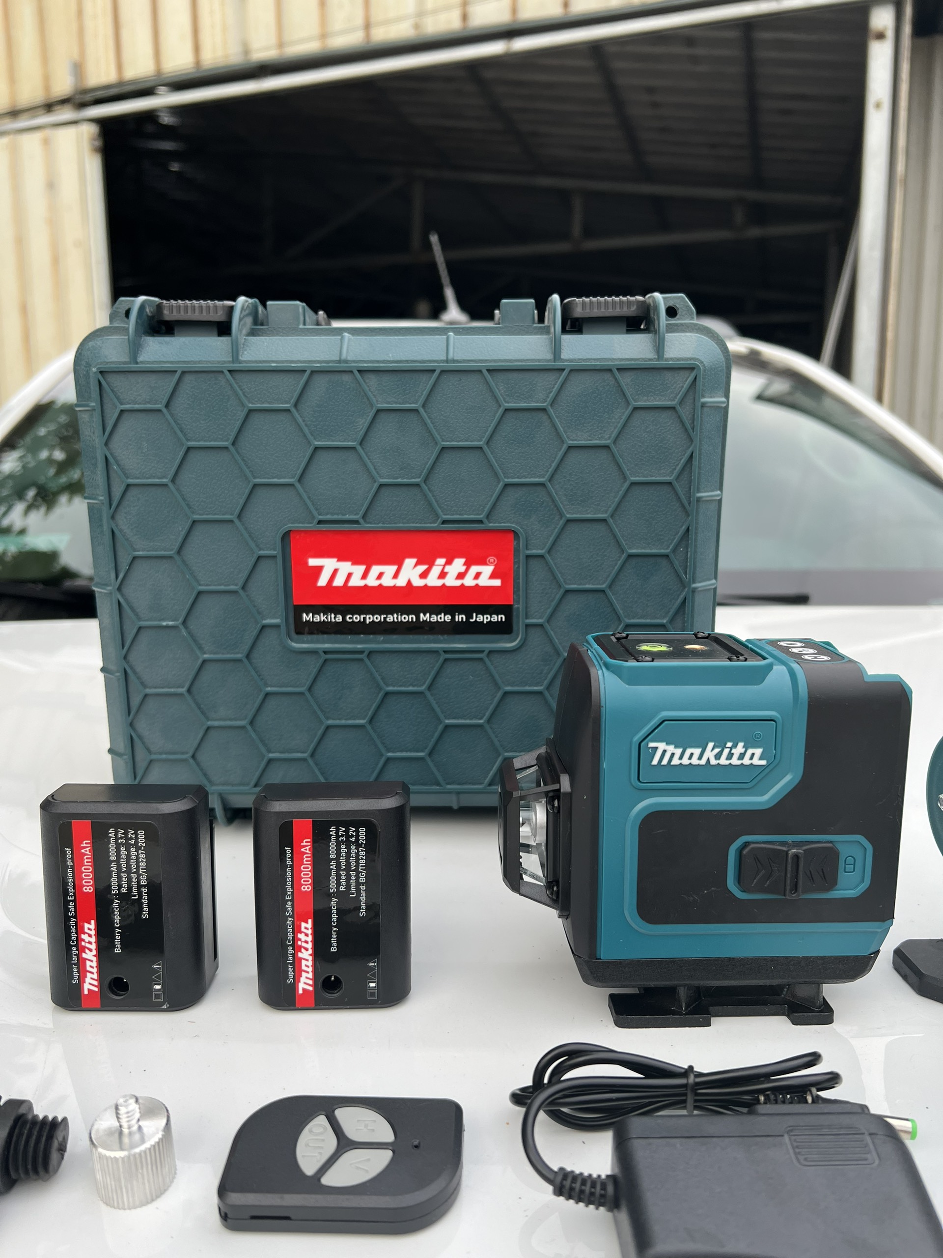 Máy cân bằng bắn cốt 12 tia xanh full box phụ kiện - máy cân mực laser makita 12 tia xanh - tặng chân 1,2 m