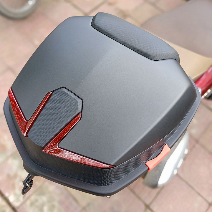 Tail-Mounted Storage Box for Motorbikes and Electric Vehicles Td05