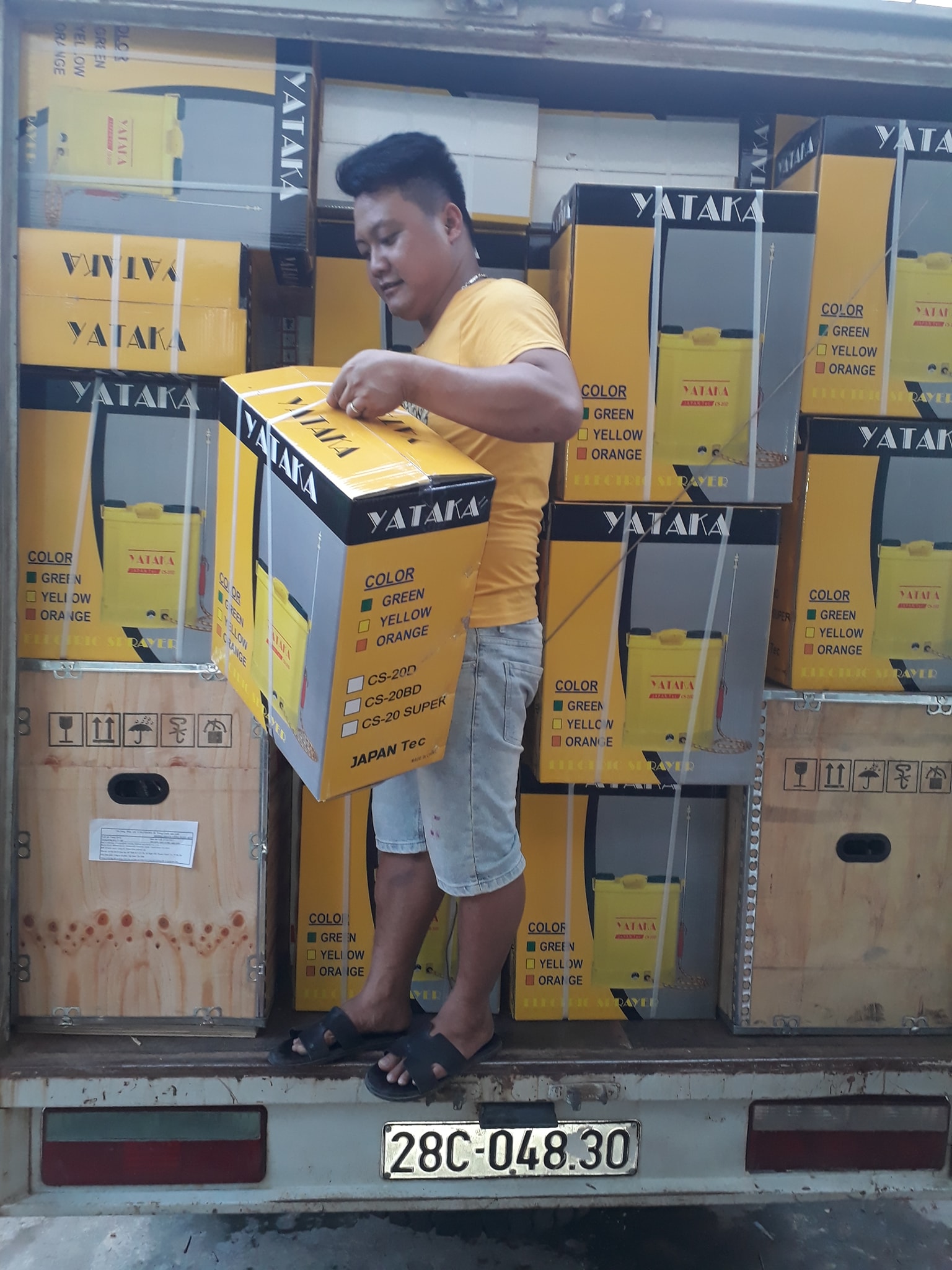 Bình Phun Xịt Điện, Máy Phun Thuốc Trừ Sâu 20L YATAKA CS-20D (Ắc Quy 12V/8Ah)