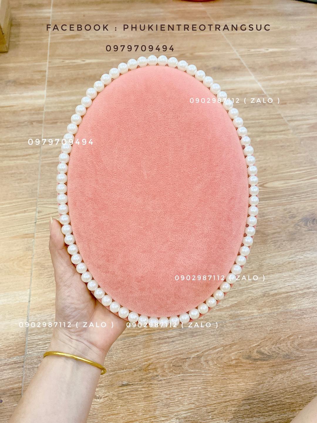 Kệ nhung treo trang sức