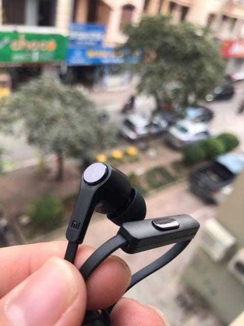 Tai nghe Xiaomi Mi In-Ear Headphones Basic 2016 dây dẹt (Đen)