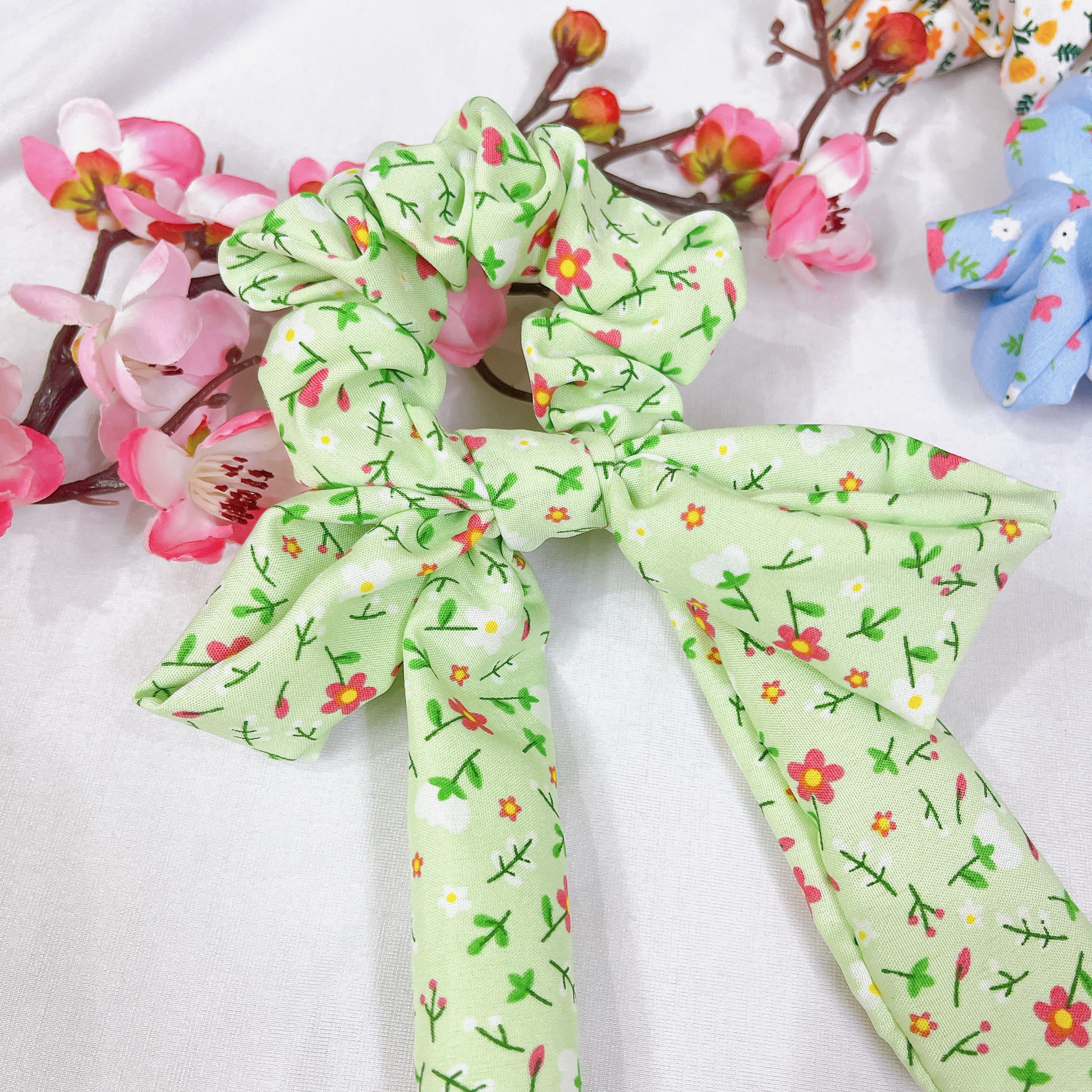 Scrunchies buộc tóc họa tiết hoa hồng nhỏ vải xô cao cấp