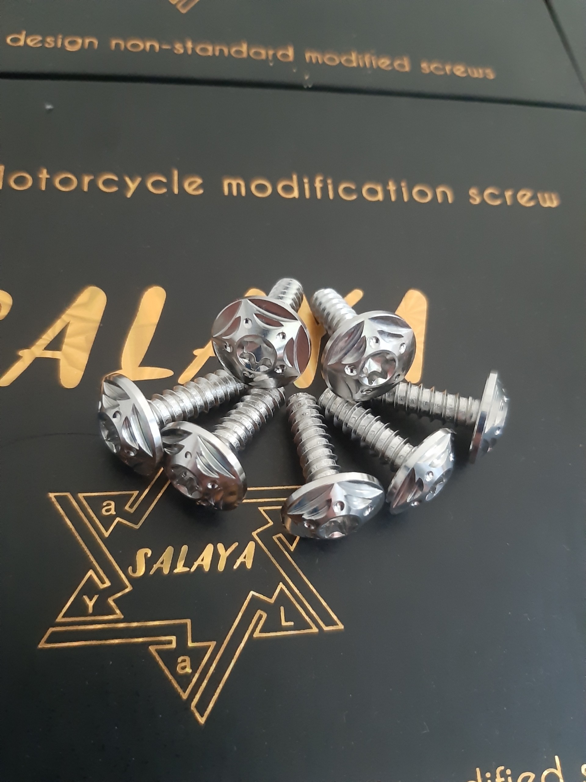 ốc pô e vario 7 con salaya
