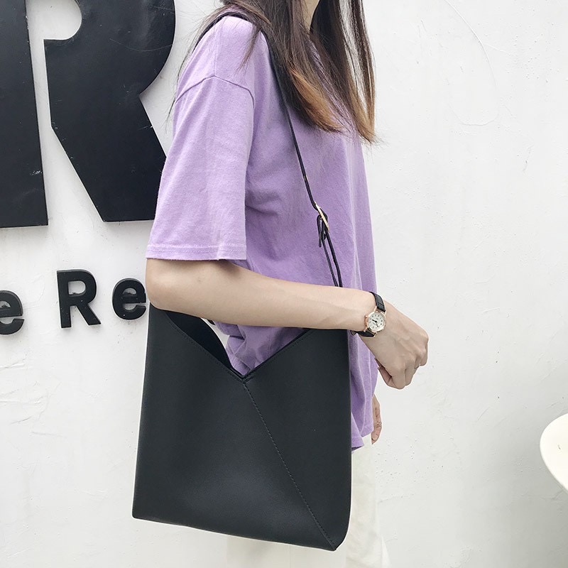 Túi Đeo Chéo Sẻ Chữ V
