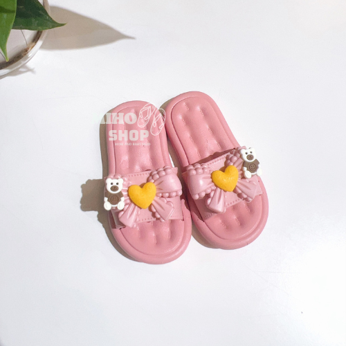 Phom nhỏ dép quai ngang nơ gấu tim xinh 4 màu cho bé gái