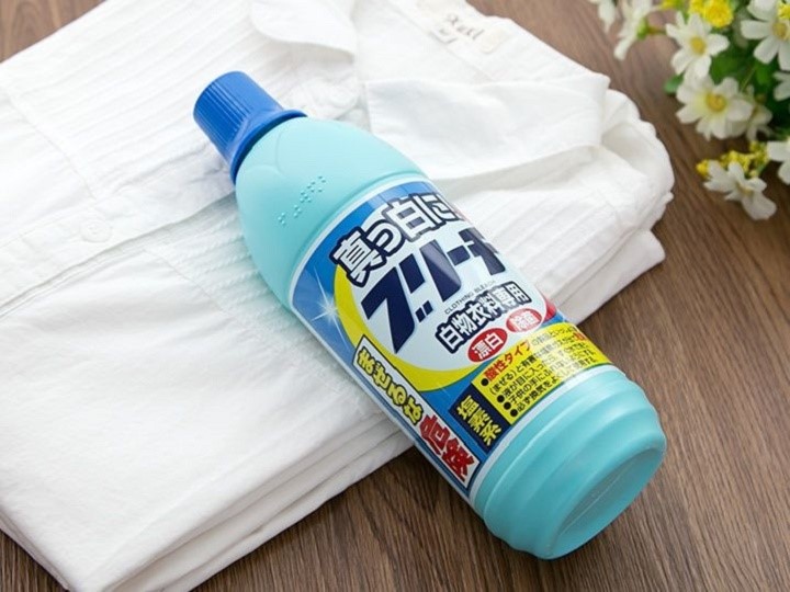 Nước tẩy trắng quần áo 600ml Rocket