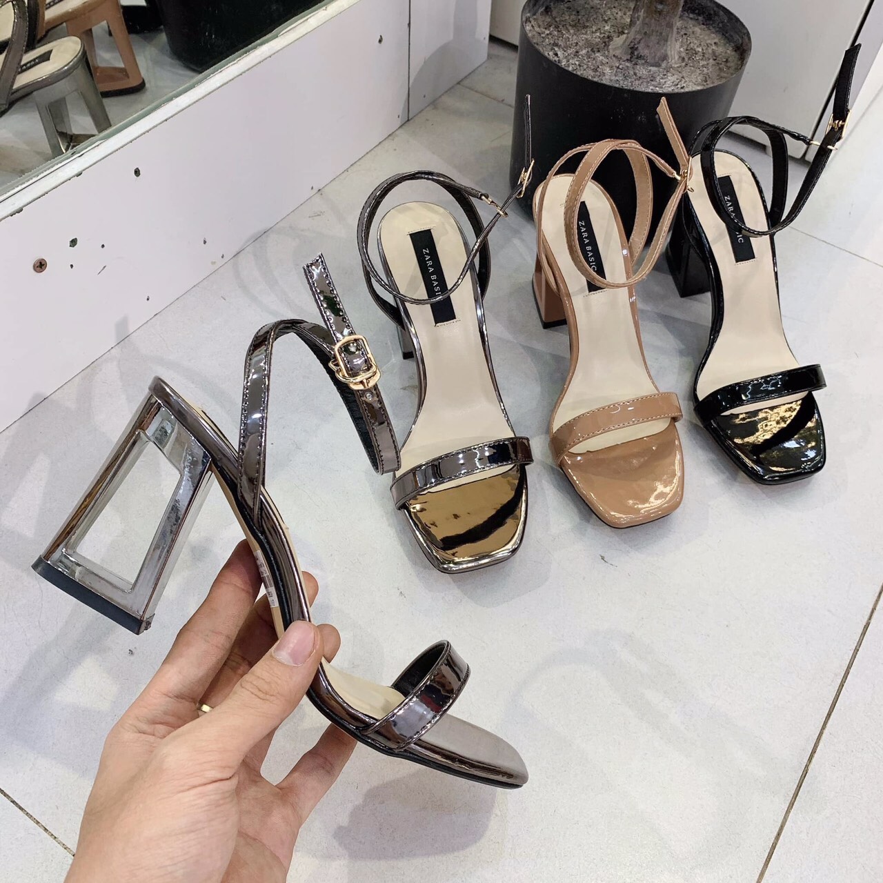 Giày sandal cao gót đế lỗ mới