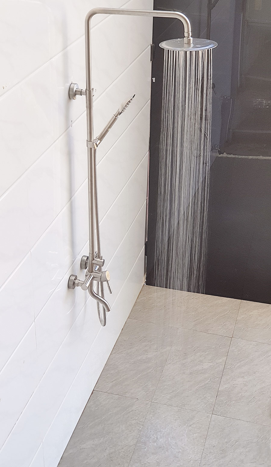 Bộ sen cây tắm đứng nóng lạnh Inox SUS 304 Eurolife EL-S918 3 chức năng, dùng tốt, không han rỉ ở môi trường nước phèn hay nhiễm mặn (Trắng vàng)