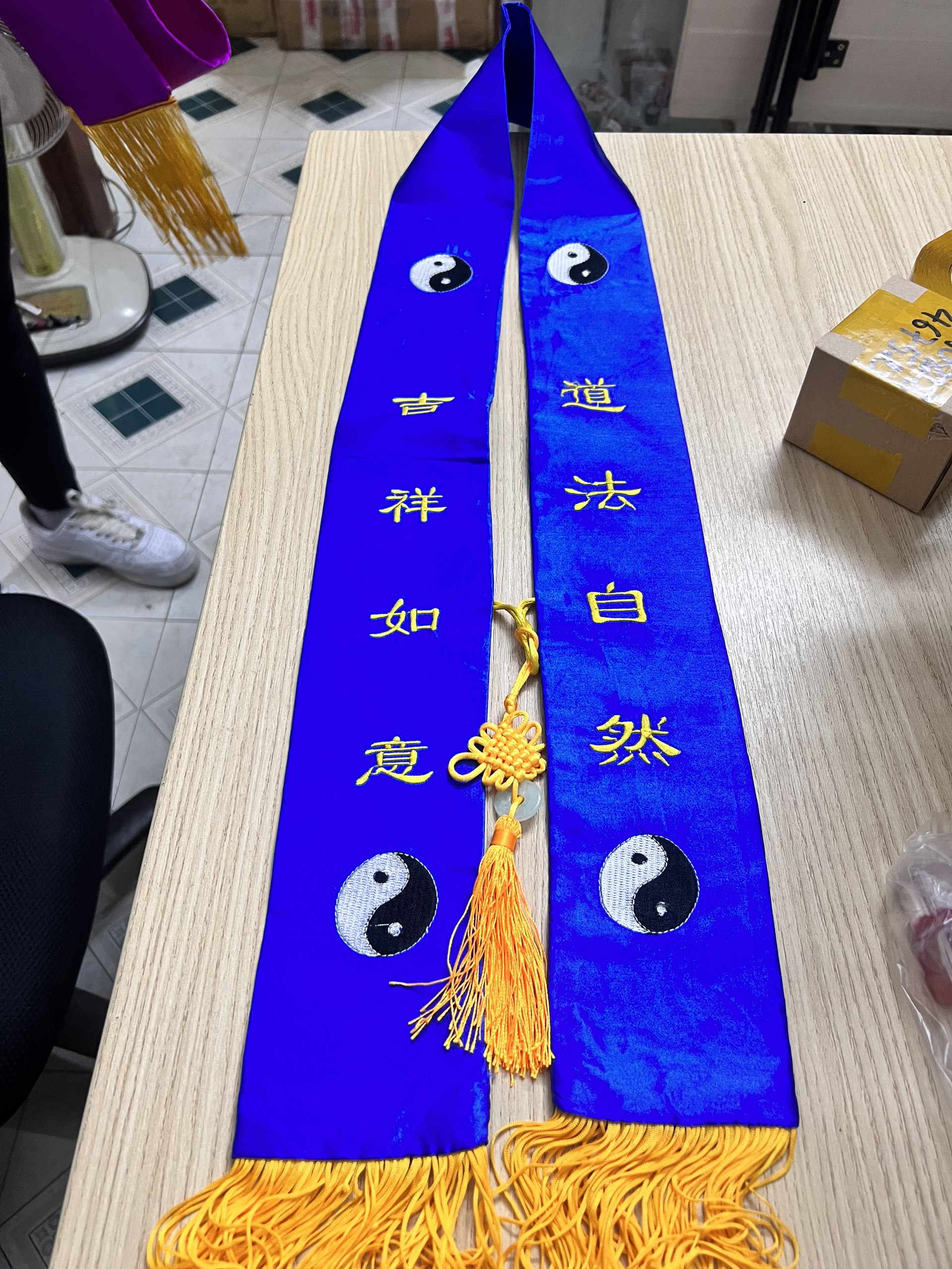 Khăn Cổ Thêu ( Bát Quái + Ngọc )
