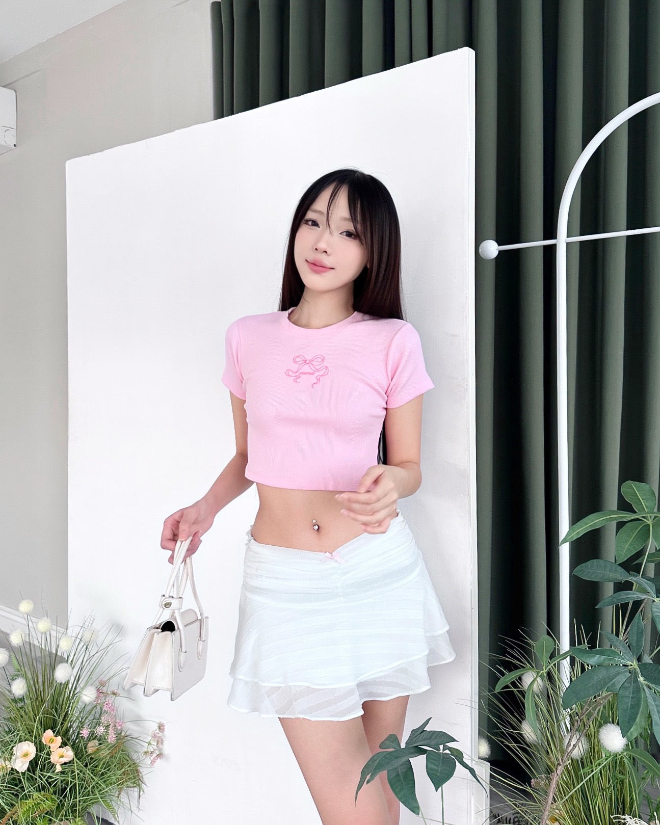 [VOUCHER 12%/149K] Áo thun croptop form ôm tay ngắn MONÁ - CHIE