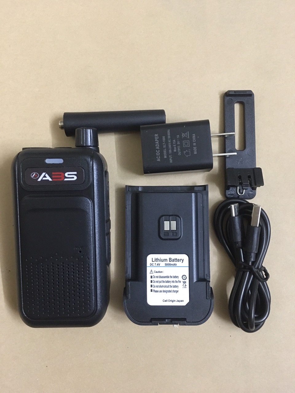 Bộ 1 Chiếc Bộ đàm Chính hãng  Sạc USB Type C ABS AB588 (Loa to& Chống Từ tính, Cự ly liên lạc Xa, Pin sử dụng>15 Tiếng)