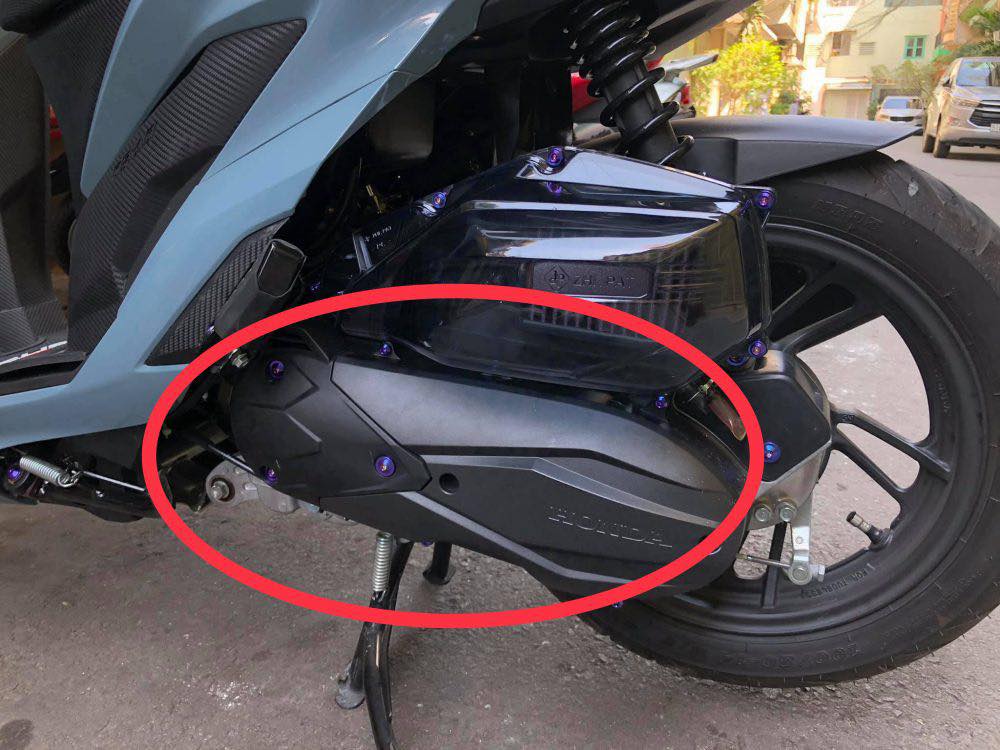 Ốc titanium Gr5 lốc máy ( 13 con ) cho Vario Click đời mới