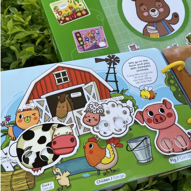 Bộ 1 quyển học liệu bóc dán Beezi Book, busy book Montessori cho bé.