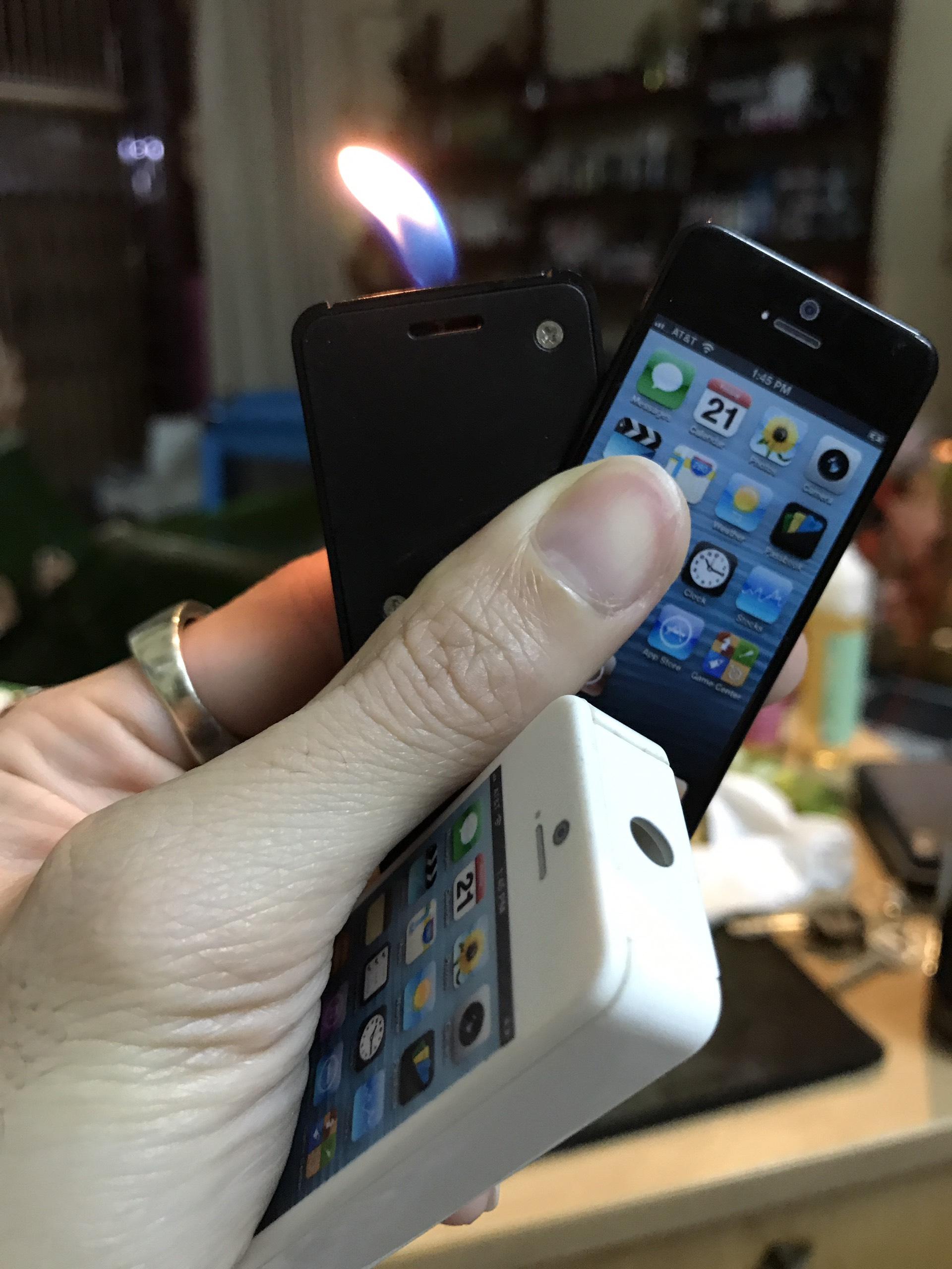 Bật Lửa Hình Iphone Kiêm Khui Bia